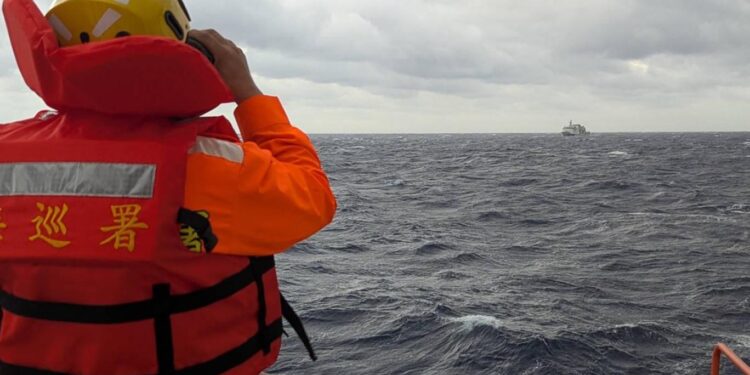 بكين.. تعـــزيز الانتشار العسكري حول تايوان بـ(53 طائرة و19 سفينة)