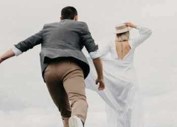 رهـــاب الزواج,,, حين نتمسك بـــ”أوسمة الوحدة”