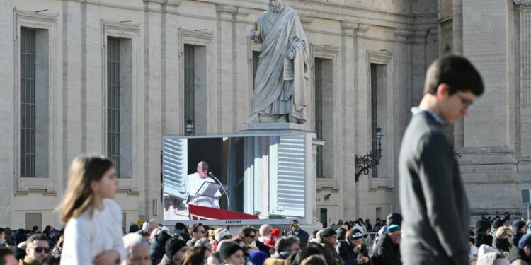 بابا الفاتيكان يفتــــح (بابا مقدسا) داخل سجن في روما