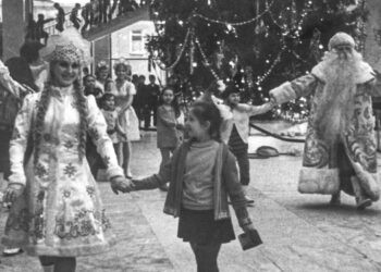 شجرة العيد في روسيا,,, من المنع إلى التطويع الثقافي