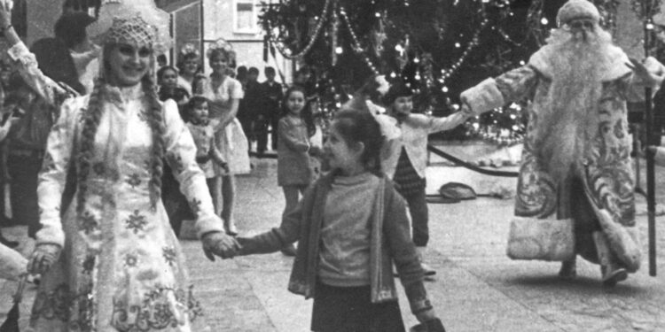 شجرة العيد في روسيا,,, من المنع إلى التطويع الثقافي