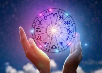 في رأس السنة,,, عالم يقرأ الطالع ويفقد الوجهة