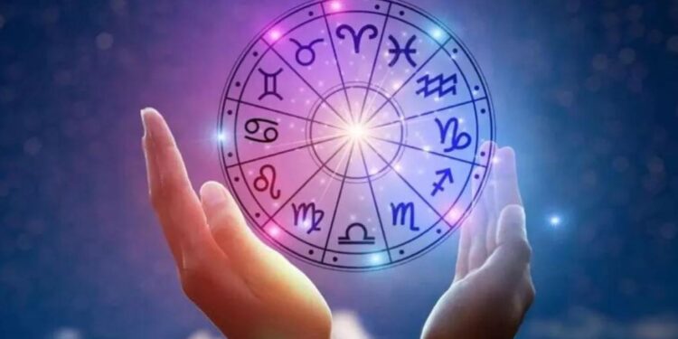 في رأس السنة,,, عالم يقرأ الطالع ويفقد الوجهة