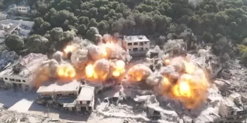 الجيش الإسرائيلي يفجر منازل جنوب لبنان … رغم اتفاقية وقف إطلاق النار