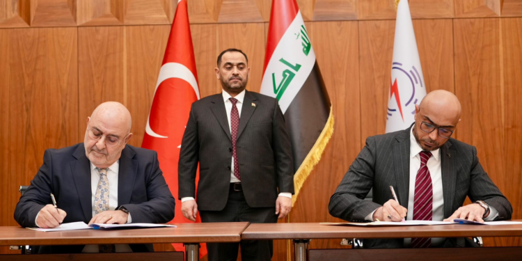 وزير الكهرباء يرعى توقيع عقد إنشـــاء 3 محطات تحويل كهرباء بالبصرة بتمويل دولي