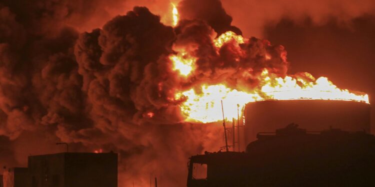 قصف (أمريكي – بريطاني) يطال محافظة يمنية