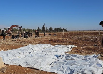 سوريا.. مقبرة جماعية في سوريا تحوي 100 الف جثة