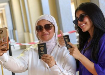 الكويت.. سحب الجنسية من 2087 امرأة