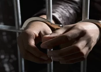 بنغازي.. سجين يدير شبكة نصب من داخل السجن ,, بنفس سيناريو أفلام هوليود