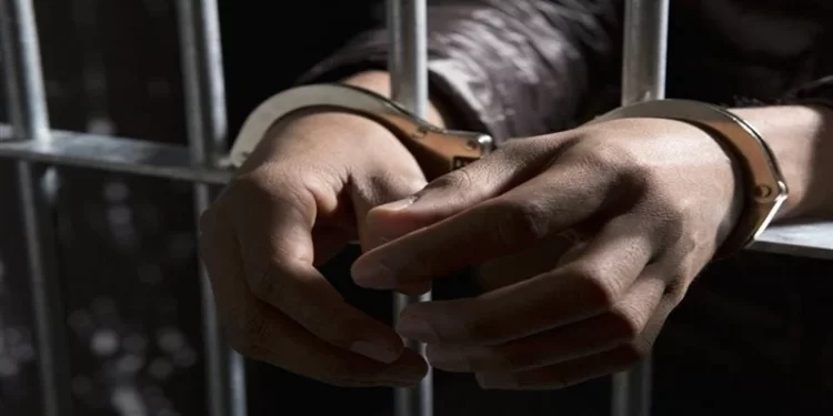 بنغازي.. سجين يدير شبكة نصب من داخل السجن ,, بنفس سيناريو أفلام هوليود