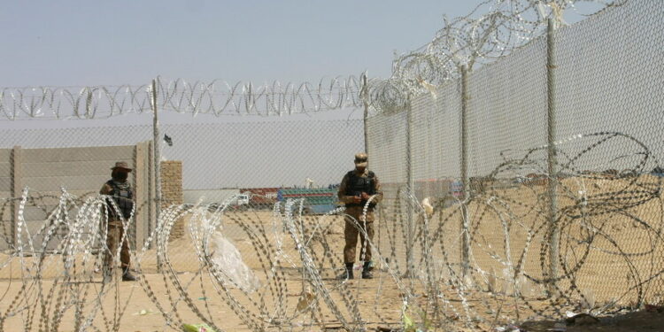 توتر بين طالبان وباكستان قد يتجــــاوز “الخط الافتراضي”