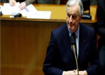 ما التداعيات السياسية والاقتصادية بعد إسقاط البرلمان للحكومة الفرنسية بحجب الثقة عنها؟