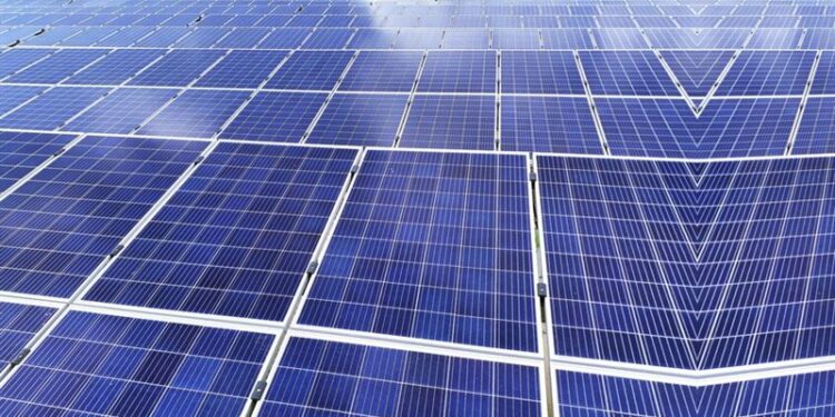الصين تسجل رقما قياسيا في مجال الطاقة الشمسية