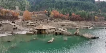 فك رموز نقش محفور على تمثال من عهد ملك أسطوري كان “يحوّل كل ما يلمسه إلى ذهب”