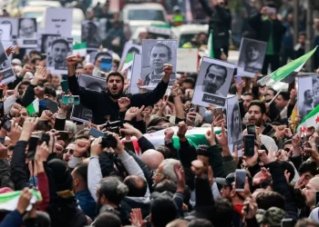 سوريا.. اتجاه لتجميد الدستور والبرلمان ووفد تركي قطري في دمشق للدفع نحو حوار داخلي