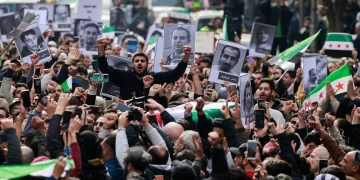 سوريا.. اتجاه لتجميد الدستور والبرلمان ووفد تركي قطري في دمشق للدفع نحو حوار داخلي