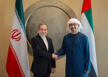 عبد الله بن زايد وعراقجي يبحثــــان العلاقات الثنائية والتطورات الإقليمية