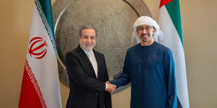 عبد الله بن زايد وعراقجي يبحثــــان العلاقات الثنائية والتطورات الإقليمية