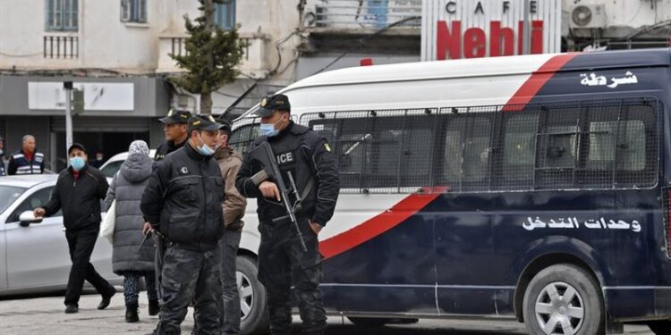 القبض على “لاعب كرة قدم تونسي” بتهمة حيازة مواد مخدرة