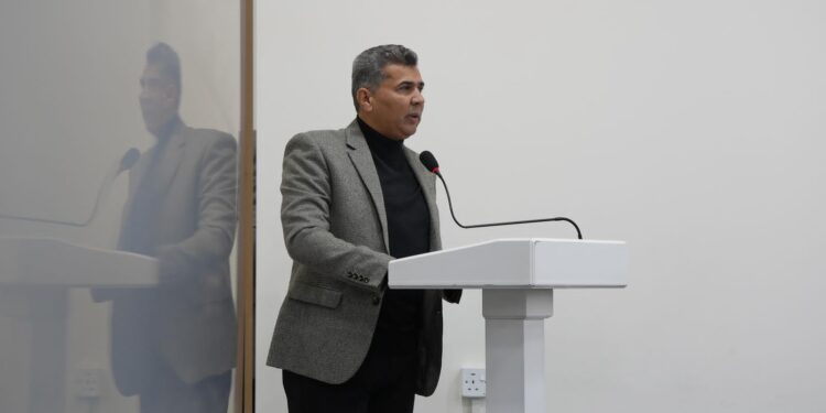 حين تقود التفاهة المجتمعات إلى الهاوية