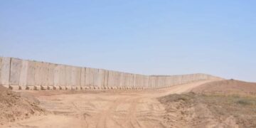 العراق ينصب الخيام للجنود السوريين الداخلين لأراضيه