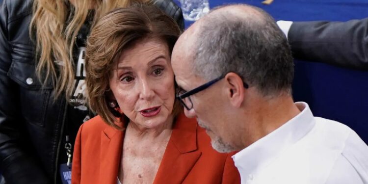 سقوط نانسي بيلوسي وكسر وركها