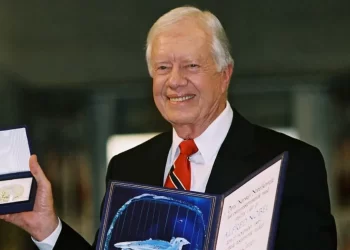 جيمي كارتر يطوي صفحة قرن من الزمن