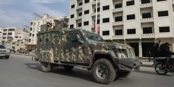 سوريا.. الفصائل تصل أبواب حمص والجيش يتجهز