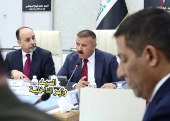 وزير الداخلية رئيس اللجنة العليا لأعمال الدفاع المدني يترأس اجتماعاً يضم عددا من المسؤولين