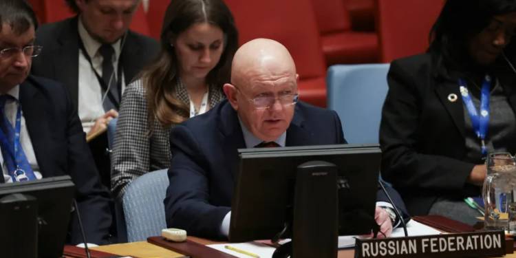 إسرائيل تحذر الحوثيين من مواجهة مصير حماس وحزب الله والأسد