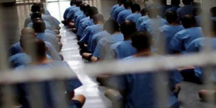 العراق يوافق على تسليـــــم (130 سجيناً إيرانياً) إلى طهران