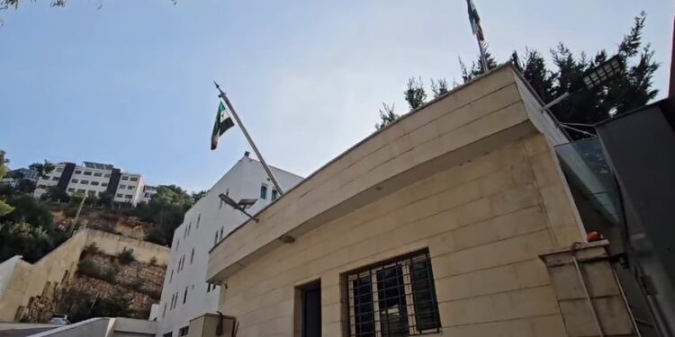 السفارة السورية في لبنان تعلّق “العمل القنصلي” ,,, “الى إشعار آخر”
