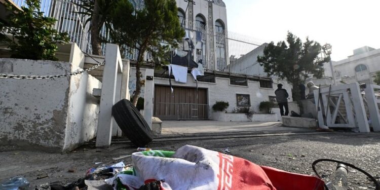 سوريا.. سلاح “هيئة تحرير الشام” تحمي سفارة إيران بــ”حراسة مشددة”