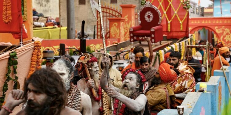 الهند.. 6 قتلى في تدافـــع للدخول “مجانا” إلى معبد هندوسي