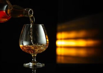 بريطانيا.. استهلاك زجاجة كونياك بقيمة 2000 $ في آخر أيام حكومة سوناك