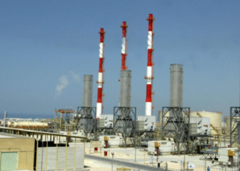 إيران تســتثمر أكثر من مليار $ بحقل نفطي مشترك مع العراق