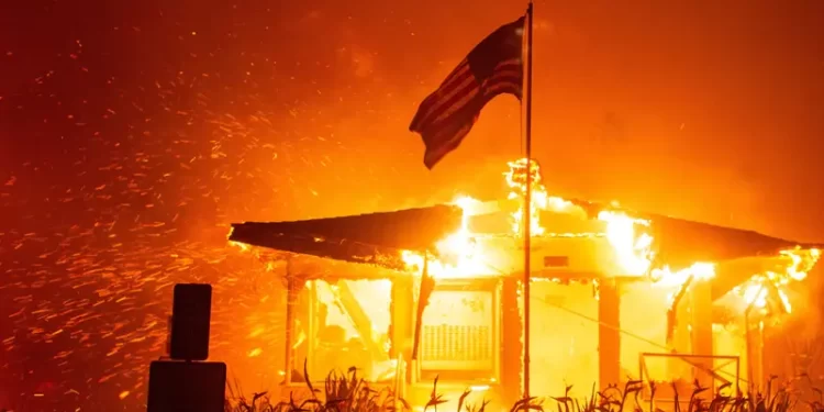 حرائق لوس أنجلوس “الأعلى تكلفة” في تاريخ أميركا