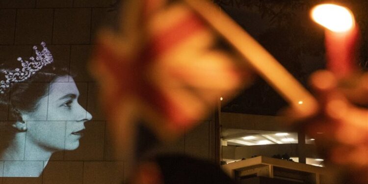 وثائق تكشـــف سرَّا أخفي عن ملكة بريطانيا لسنوات