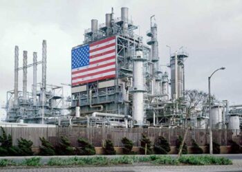 تراجع مخزونات النفط الخام الأمريكي مقابل ارتفاع البنزين