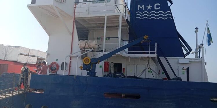 سفينتان لتوليد الكهرباء من (تركيا وقطر) إلى سوريا