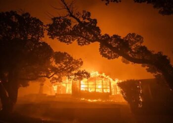 تقارير.. “الألعاب النارية” سبب حرائق لوس أنجلوس