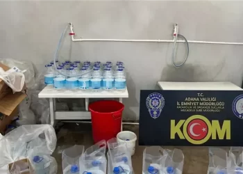 تركيا.. محتال يجمع 2.5 مليون $ من بيع ماء زمزم مغشوش