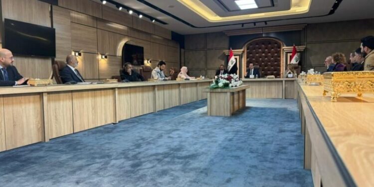 اجتماع حكومي برلماني مشترك لمناقشة موازنة 2025 وتأمين الرواتب