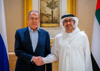 وزير خارجية الإمارات ونظيره الروسي يبحثان التطورات الإقليمية