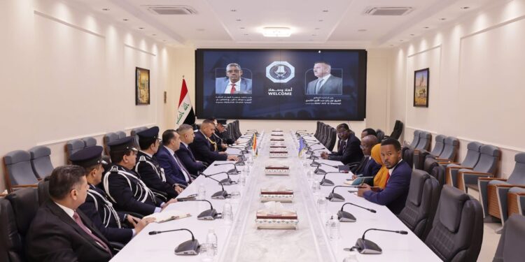 وزير الداخلية يبحث مع نظيره الصومالي تعزيز التعاون والتنسيق المشترك