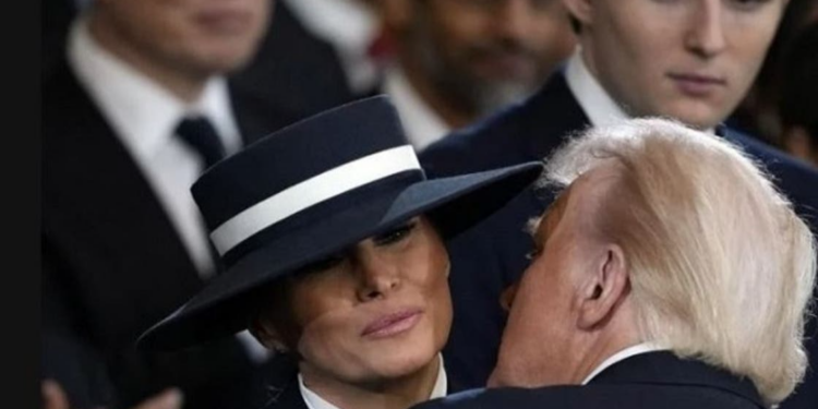 “القبلة الهوائية ونسيان الإنجيل”.. أخطاء حدثت في حفل تنصيب ترامب رئيساً