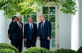ترامب يطالب إسرائيل بالتهدئة في الشرق الأوسط