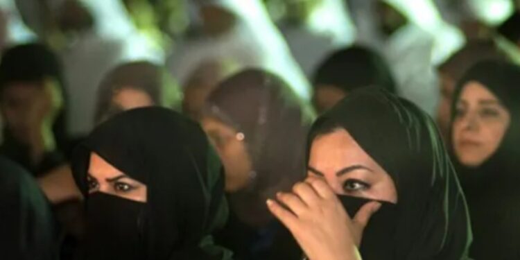 الكويت.. استثناء “الزوجات الأجنبيات” من إجراءات سحب الجنسية