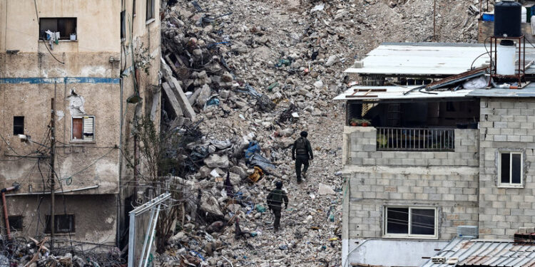 إسرائيل تعلن إخلاء 3 مخيمات من 40 ألف فلسطيني