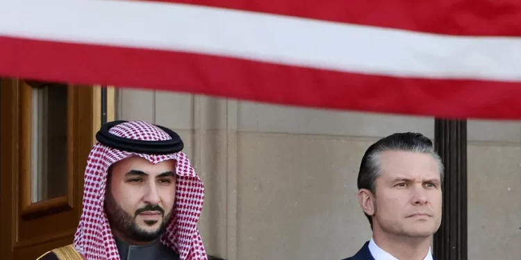 وزيرا الدفاع السعودي والأمريكي يبحثــــان التعاون في واشنطن